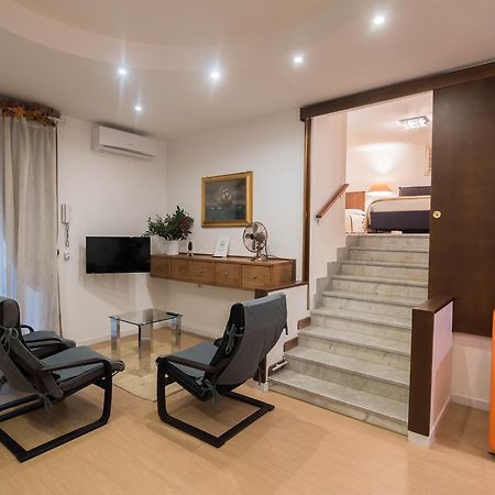 La Residenza Napoli Chiaia Short Let Apartment Superior Via Chiaia 82 Exteriör bild