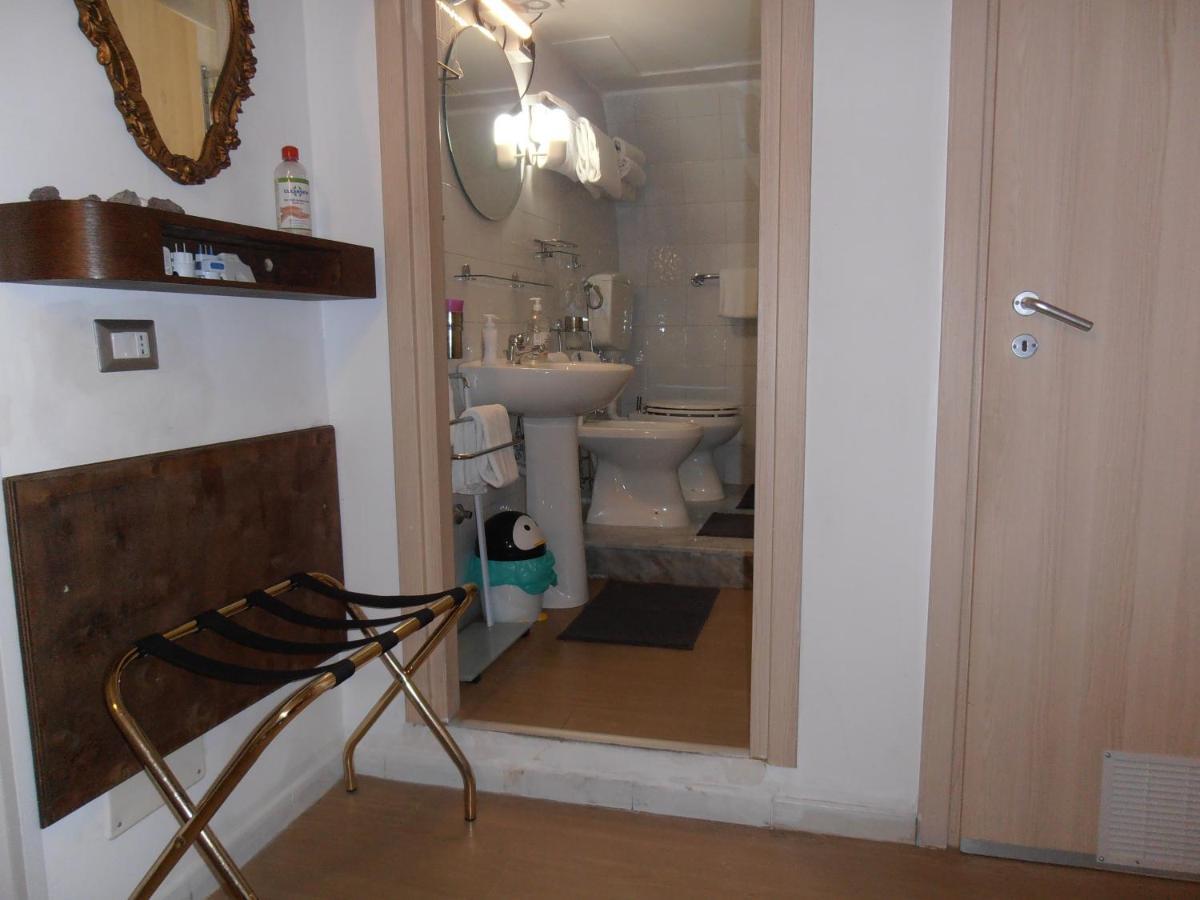 La Residenza Napoli Chiaia Short Let Apartment Superior Via Chiaia 82 Exteriör bild