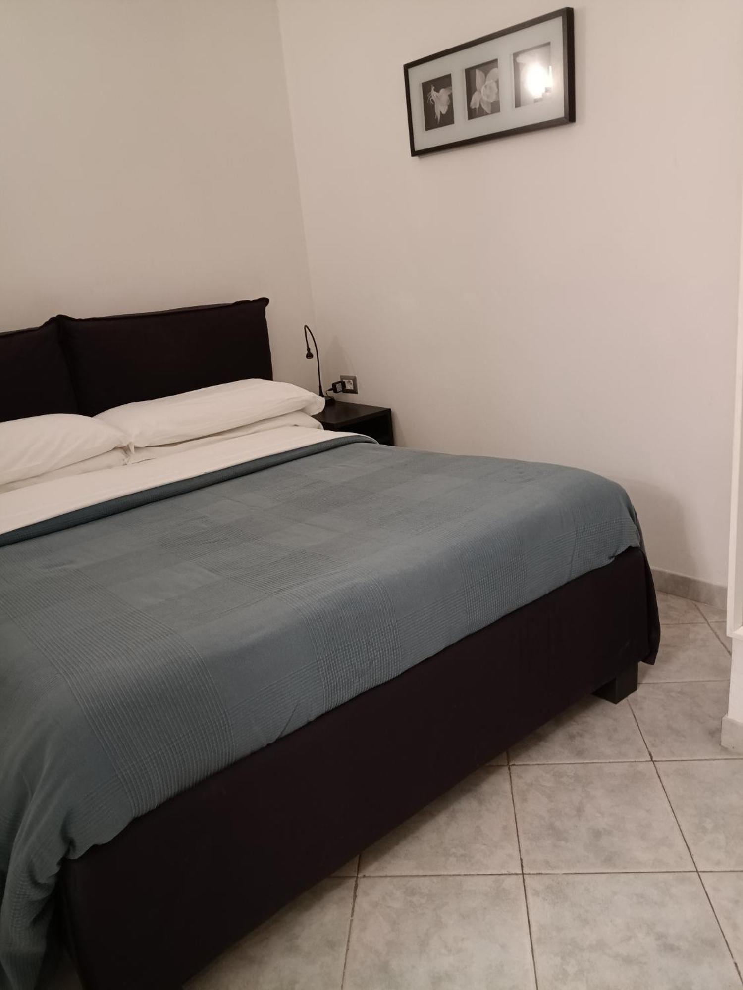 La Residenza Napoli Chiaia Short Let Apartment Superior Via Chiaia 82 Exteriör bild