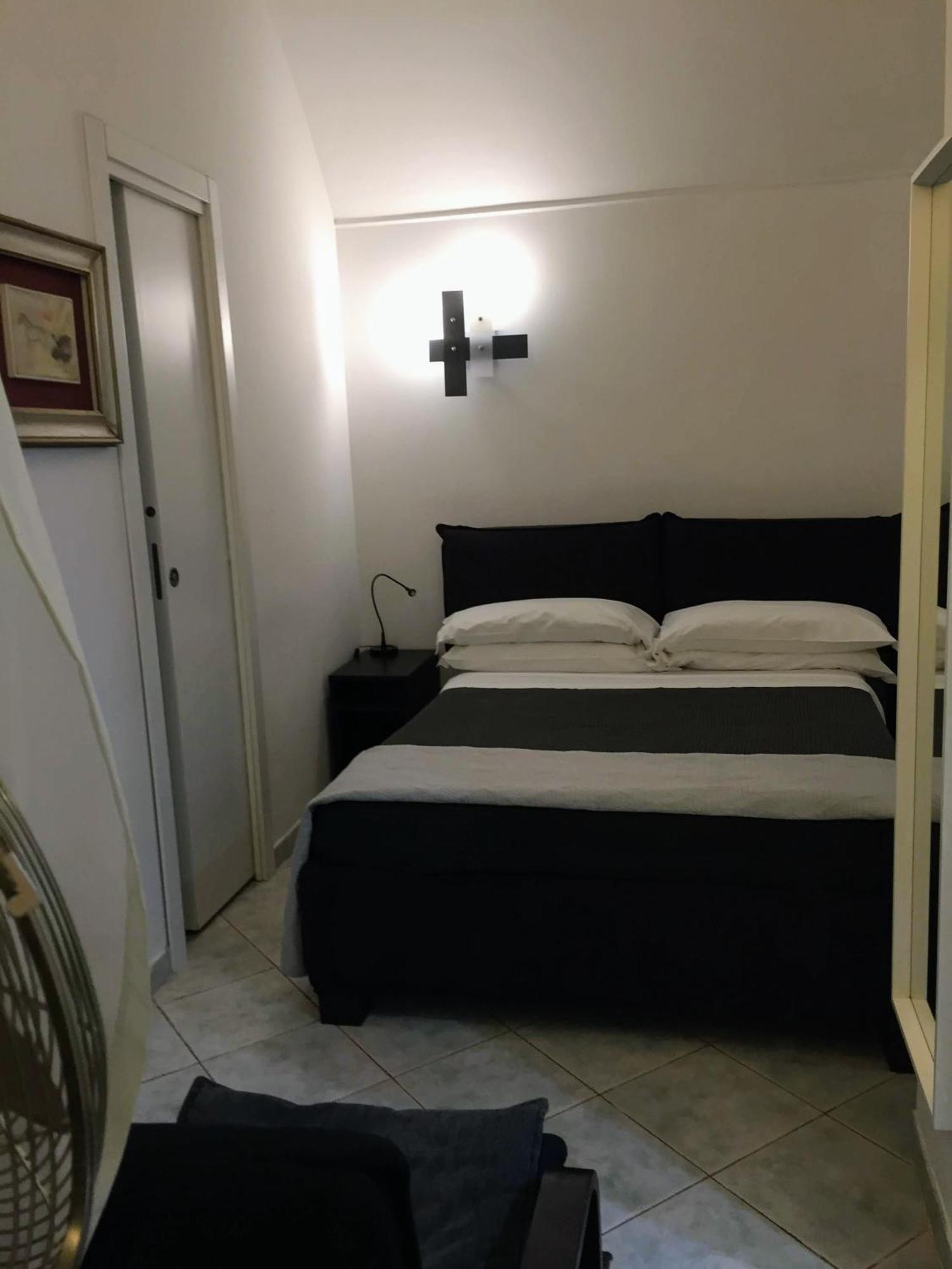 La Residenza Napoli Chiaia Short Let Apartment Superior Via Chiaia 82 Exteriör bild