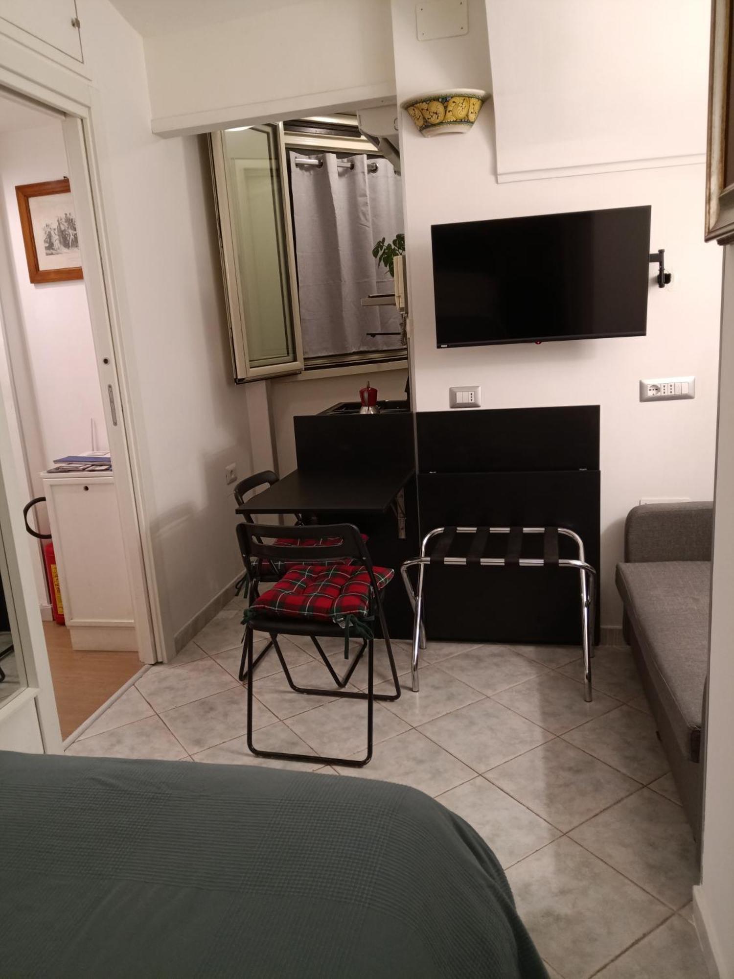 La Residenza Napoli Chiaia Short Let Apartment Superior Via Chiaia 82 Exteriör bild