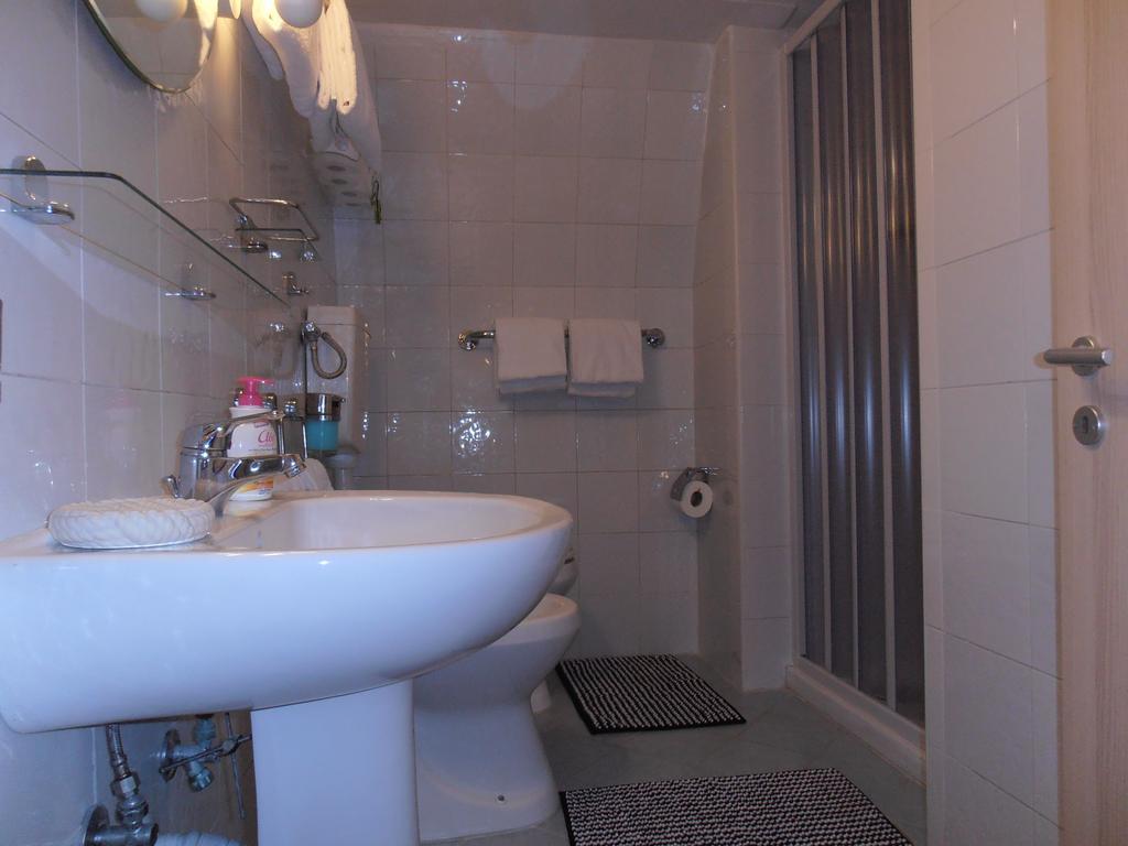 La Residenza Napoli Chiaia Short Let Apartment Superior Via Chiaia 82 Exteriör bild