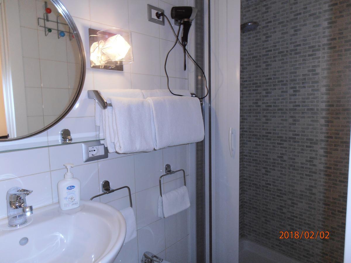 La Residenza Napoli Chiaia Short Let Apartment Superior Via Chiaia 82 Exteriör bild