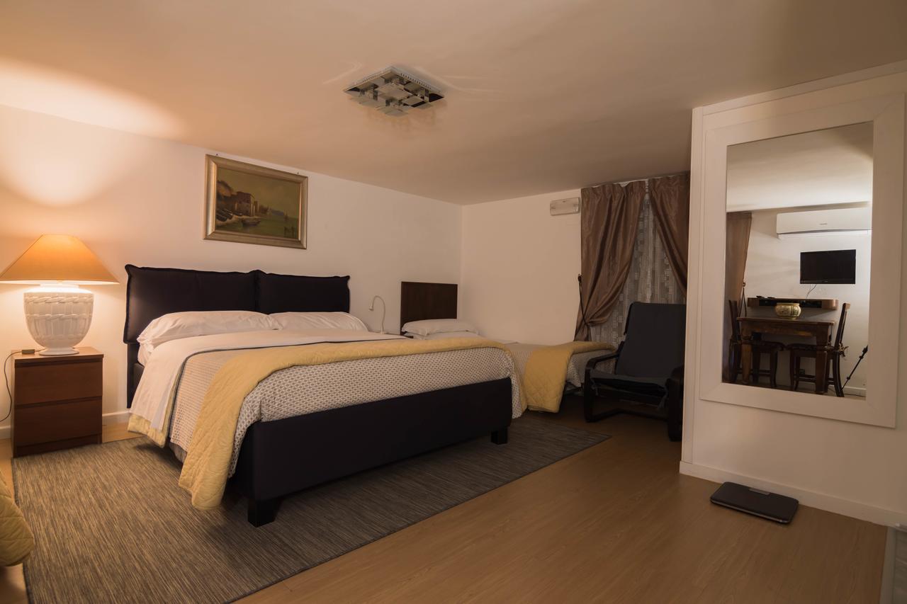 La Residenza Napoli Chiaia Short Let Apartment Superior Via Chiaia 82 Exteriör bild